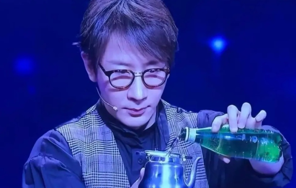 刘谦参加央视春晚第三次联排，或将再与尼格买提搭档表演魔术_腾讯新闻