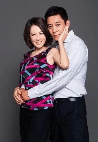 蒋恺:娶了初恋于伟,为了岳父拼了命拍戏,为何提起妻子总落泪_腾讯新闻