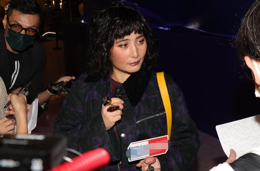 赌王女婿病危后奇迹般恢复,已低调复工,何超仪悬赏100万寻人