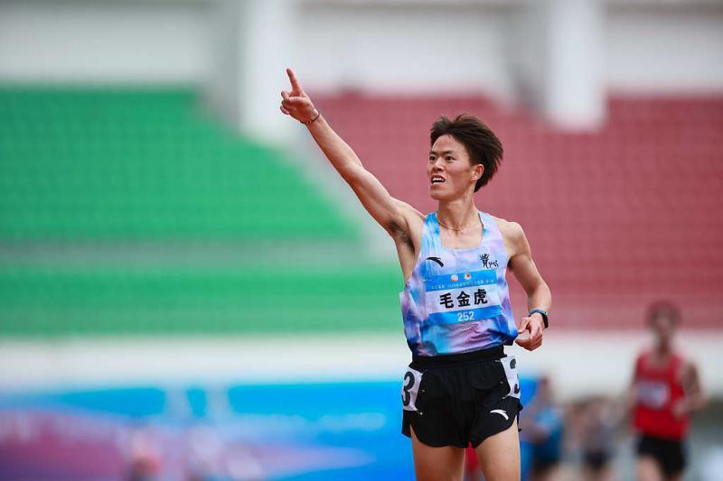 毛金虎全馬首秀跑出2小時07分36秒，中國六人突破“210”