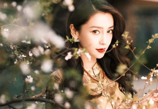 angelababy账号解封,意外涨粉40万,不发动态,悄悄改名试水_腾讯新闻
