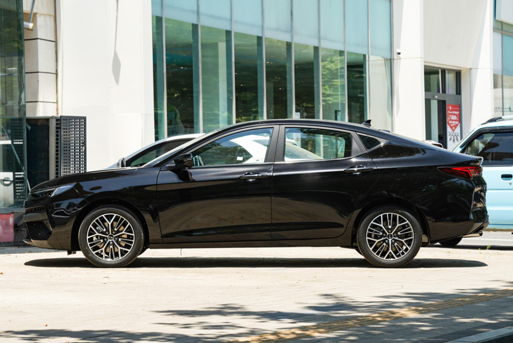 江淮a5plus上市掀背式设计售658858万元