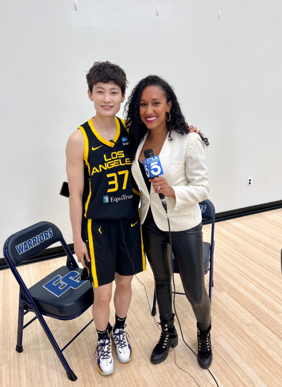 杨力维晒近照遭调侃:身高只剩1米2了!_腾讯新闻