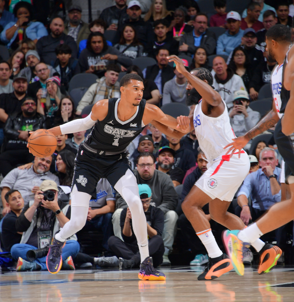 三连胜哈登7投16分军训文班亚马与莱昂纳德默契连线