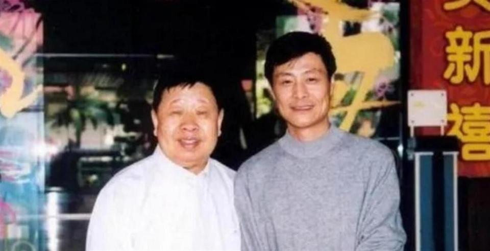 从相声奇才到阶下囚，当红时抛下冯巩移居海外后，刘伟怎样了_腾讯新闻