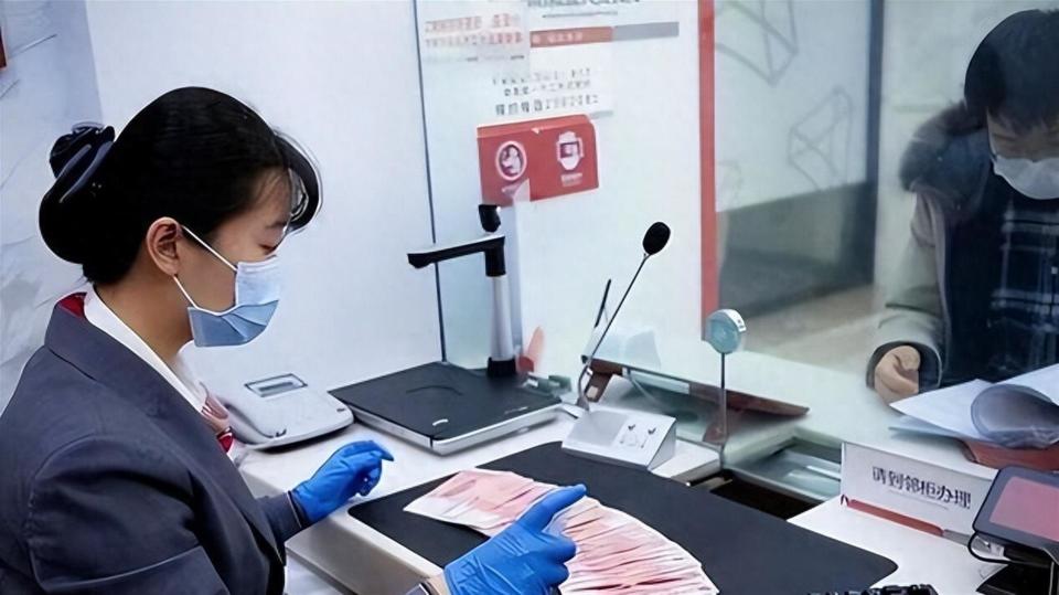 中国捡钱时代或将来临：如果手中只有10万，试试死啃这两条线_腾讯新闻