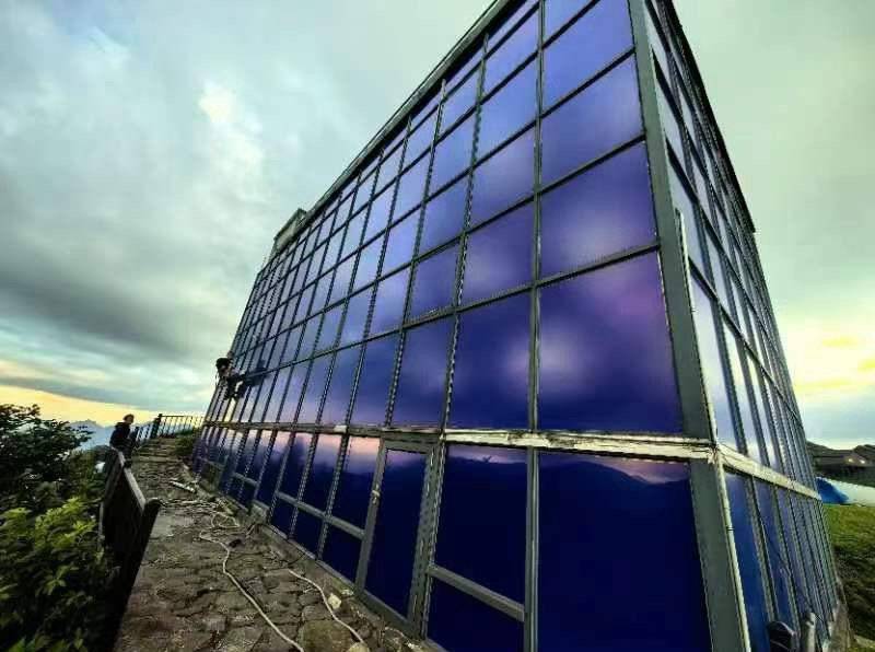 让飞鸟不再误撞玻璃幕墙 湖南这个候鸟保护站"防鸟撞贴膜"工程已完工