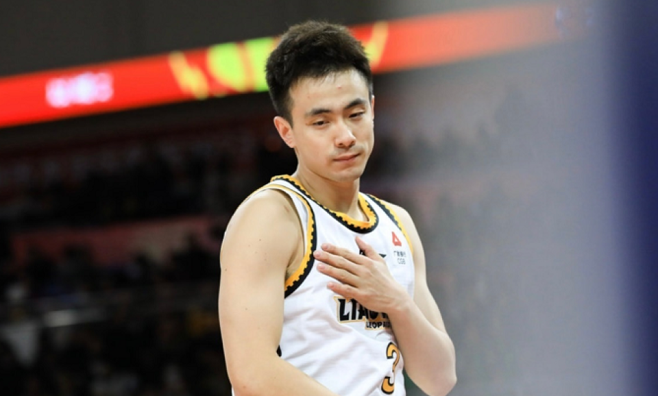 无缘逆转赵继伟空砍2411不敌北控不满判罚生气摘面罩