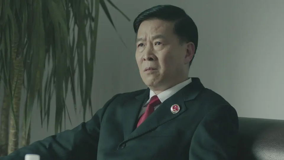 还有在《人世间》里,卞涛的表现同样值得点赞,他在该剧中饰演邵敬文一