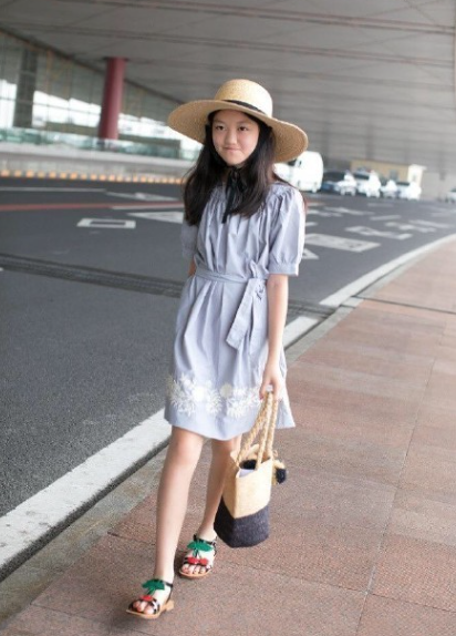 王菲与两个女儿李嫣和窦靖童