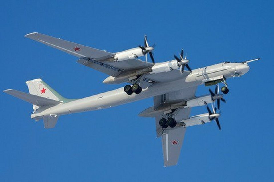 中俄轰炸机联合出动,轰-6搭配图-95战略巡航,想要什么目标很清晰_腾讯