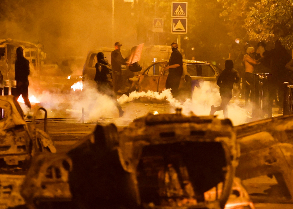 法国"暴乱"渐渐平息,被抓的都是孩子,这就是快乐教育的结果吗_腾讯