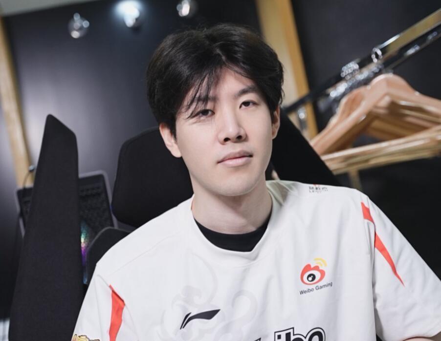 theshy直言向369学习他上单的打法很愚钝自己并不喜欢