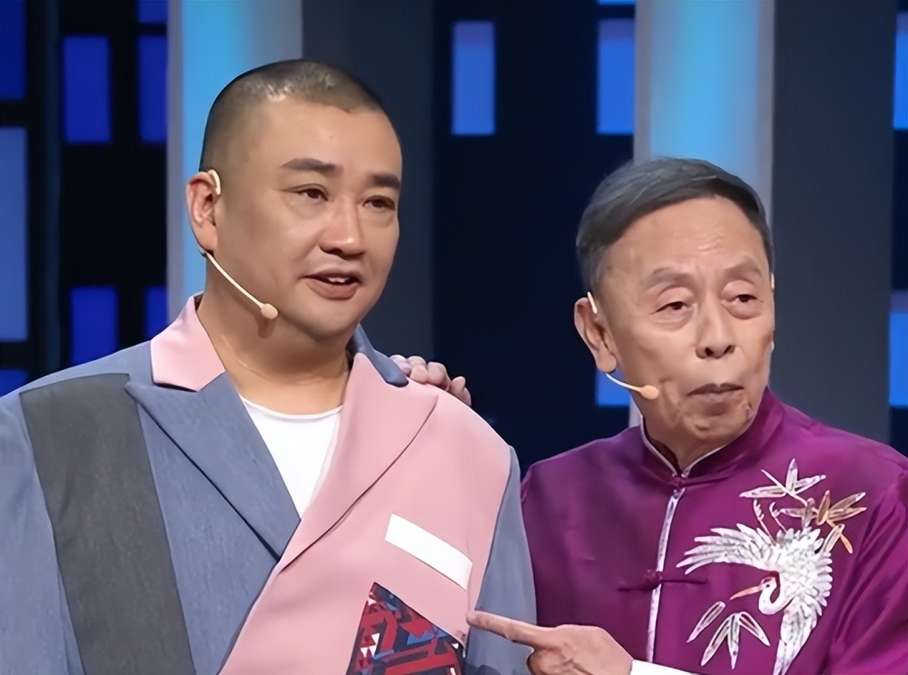 那些年,他与师父黄俊英合作的小品《肥仔米》,相信不少观众至今仍印象