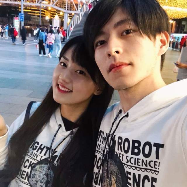 北大校草郭文韬晒婚礼!白纱西装绚烂烟火,考古夫妻恋爱往事,情话好甜