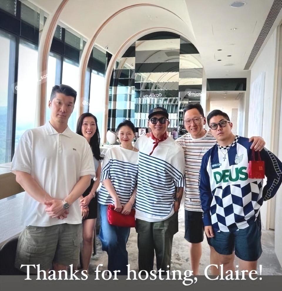 大s具俊晔高档餐厅设宴,穿情侣装秀恩爱,都戴劳力士,罕见炫富