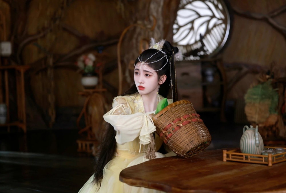 第二位便是由郑湫泓出演,虽然她一直不温不火,但是在众多影视剧中都有