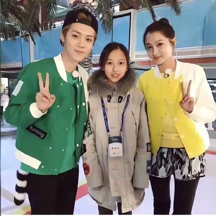 网传黄子韬求婚成功!与女友亲密合影曝光,网友大赞比鹿晗还爷们