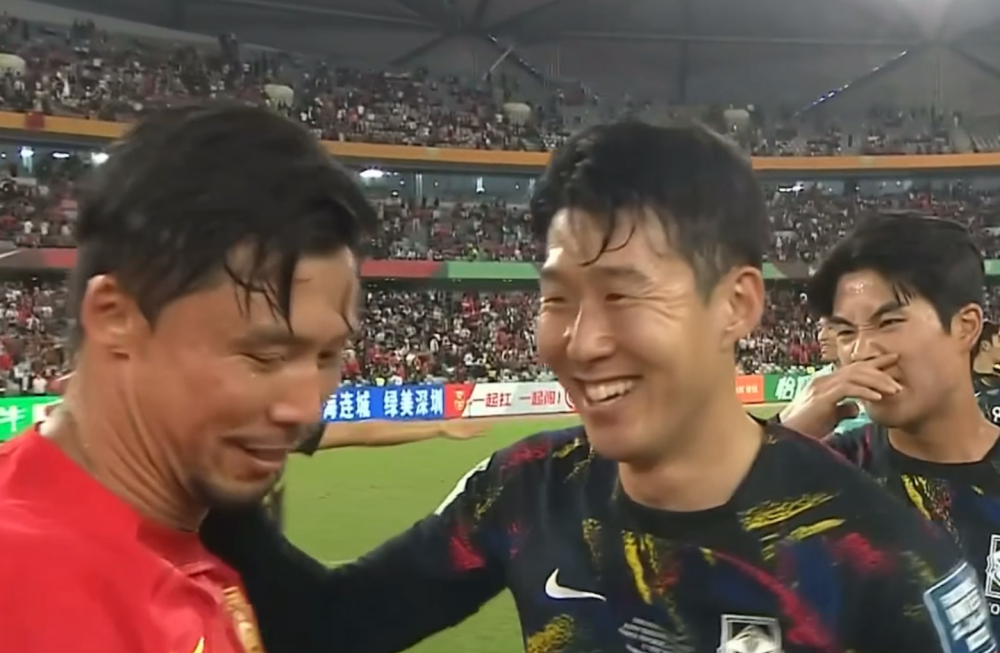 国足03韩国全员沮丧孙兴慜抱蒋圣龙挑逗张琳芃防守需恶补