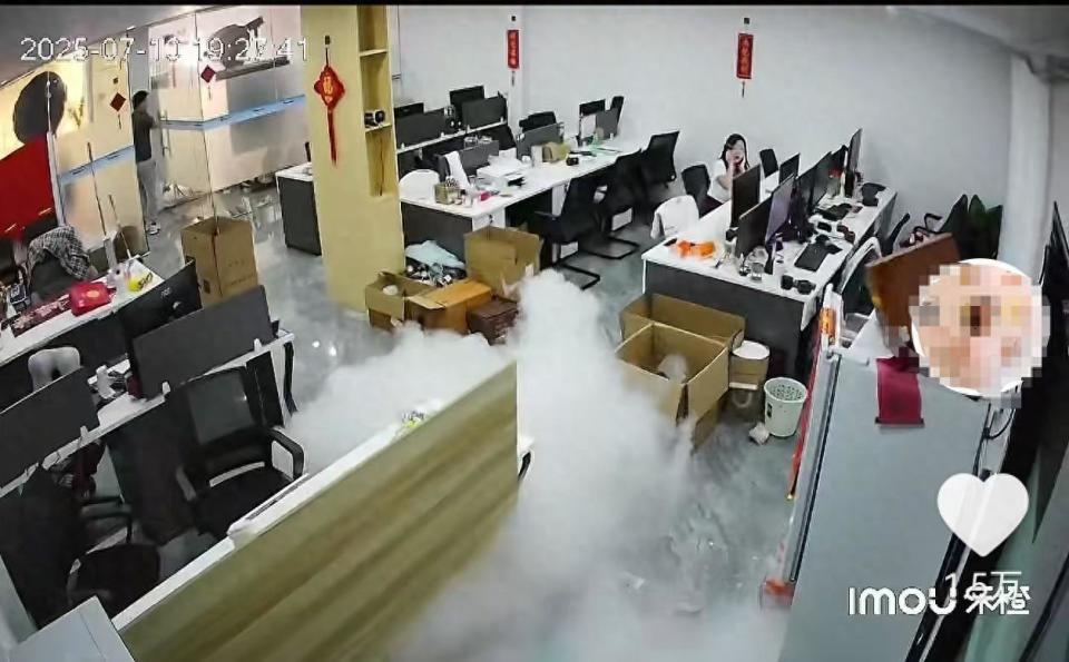 惊爆！7月10日办公室冰箱突然爆炸，究竟