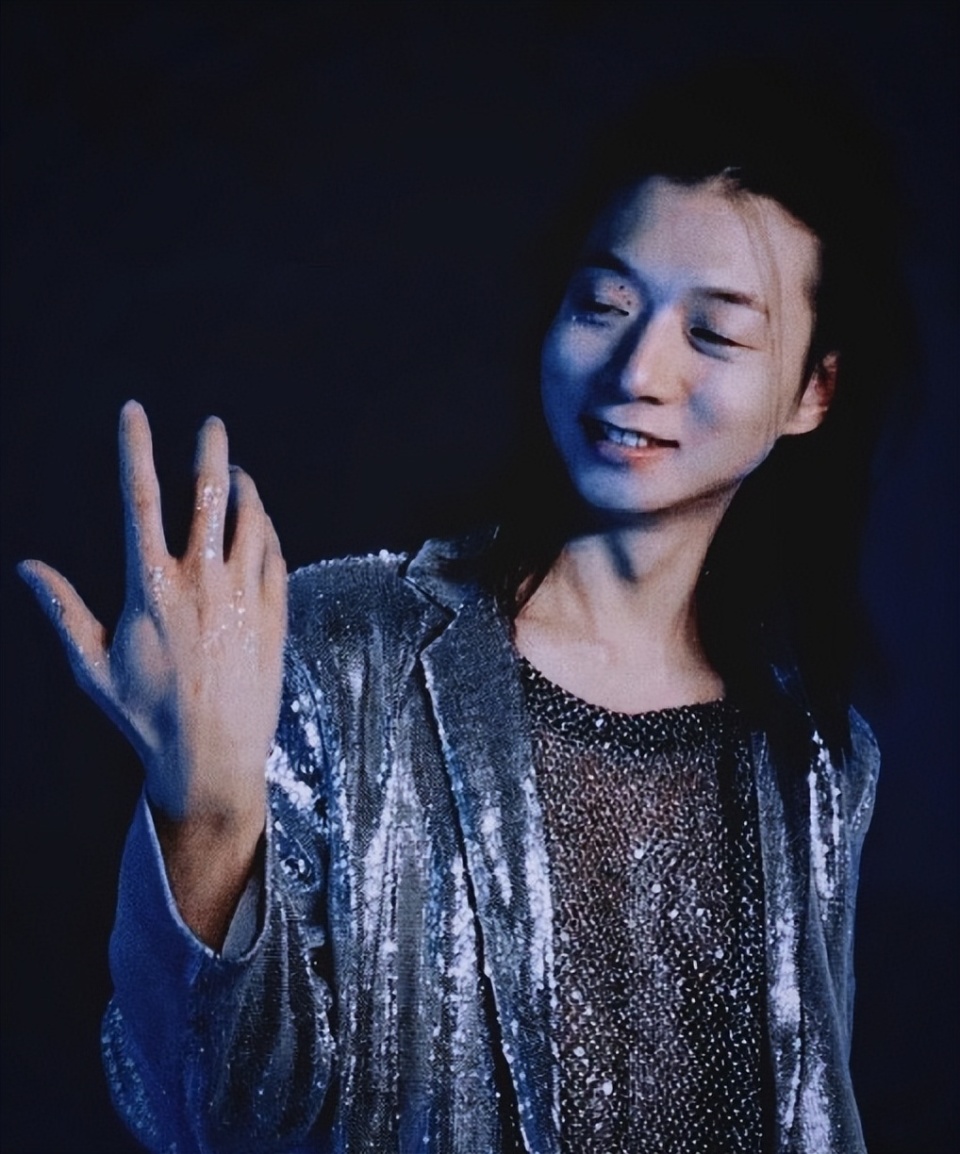 霍尊演唱会官宣,网友:说了退圈又回归,最讨厌出尔反尔