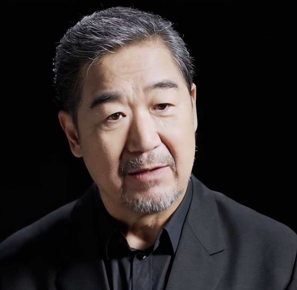 一生获奖无数,儿子却进了牢房,看来人生真不可能太完美