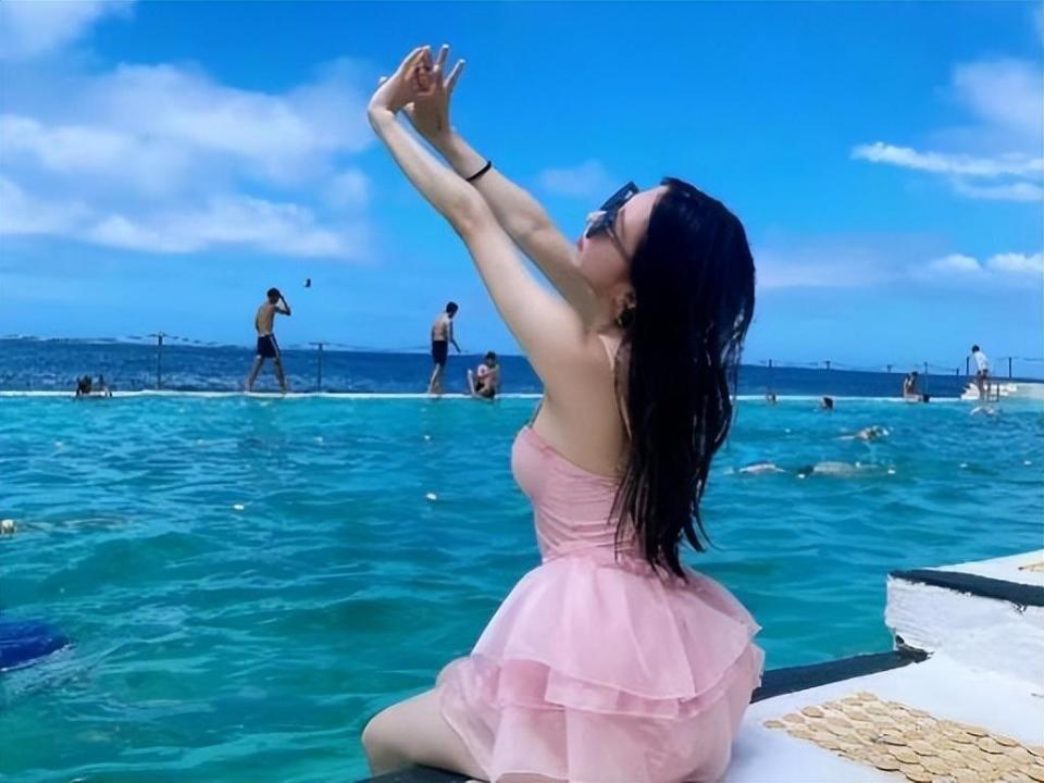 我东北妹子,带5000元到澳洲留学,为赚钱到街头表演,如今赚大了