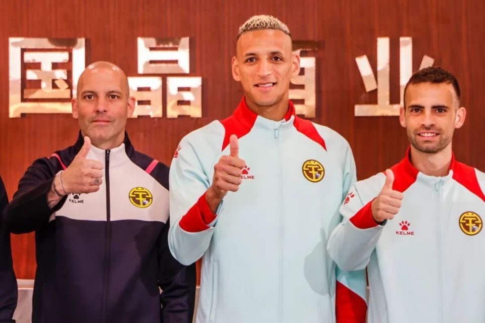 又是酒牵起了职业足球的手