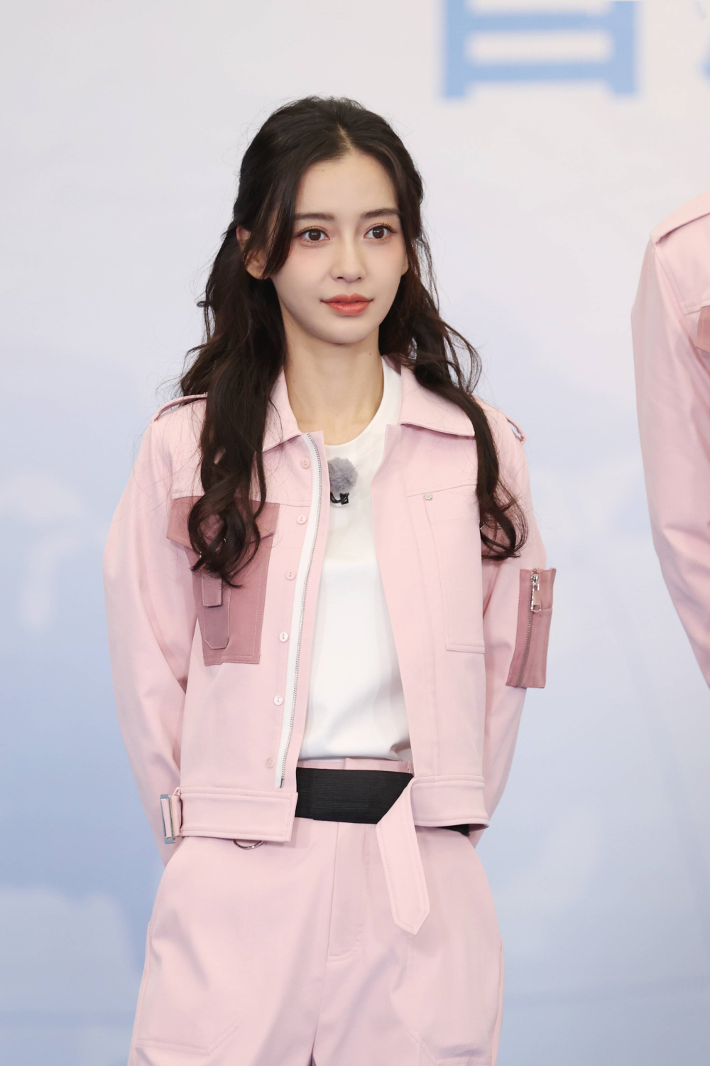 代言不去,综艺遭一剪没,知情人曝杨颖近况憔悴,蓝台或与其切割_腾讯