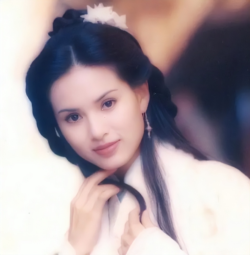 如今才明白,为何58岁的李若彤未婚未育,她的状态太让人羡慕了