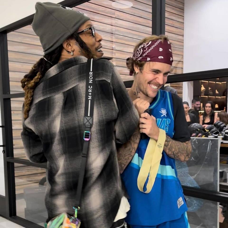 32岁歌手克里斯·金遭暴力抢劫不幸去世贾斯汀·比伯等多位明星发文哀悼-腾讯新闻