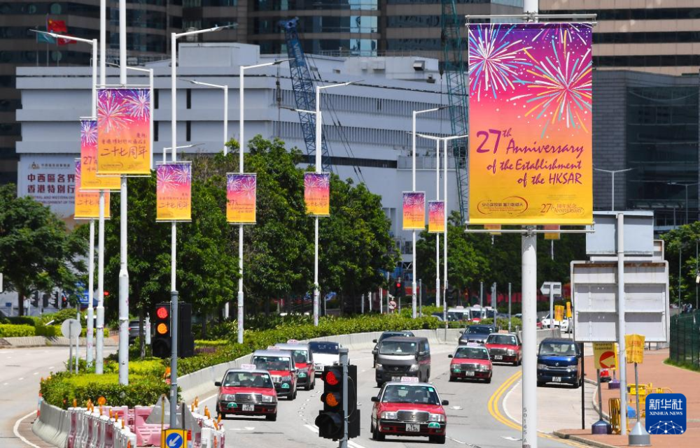 香港街头喜庆气氛日渐浓厚