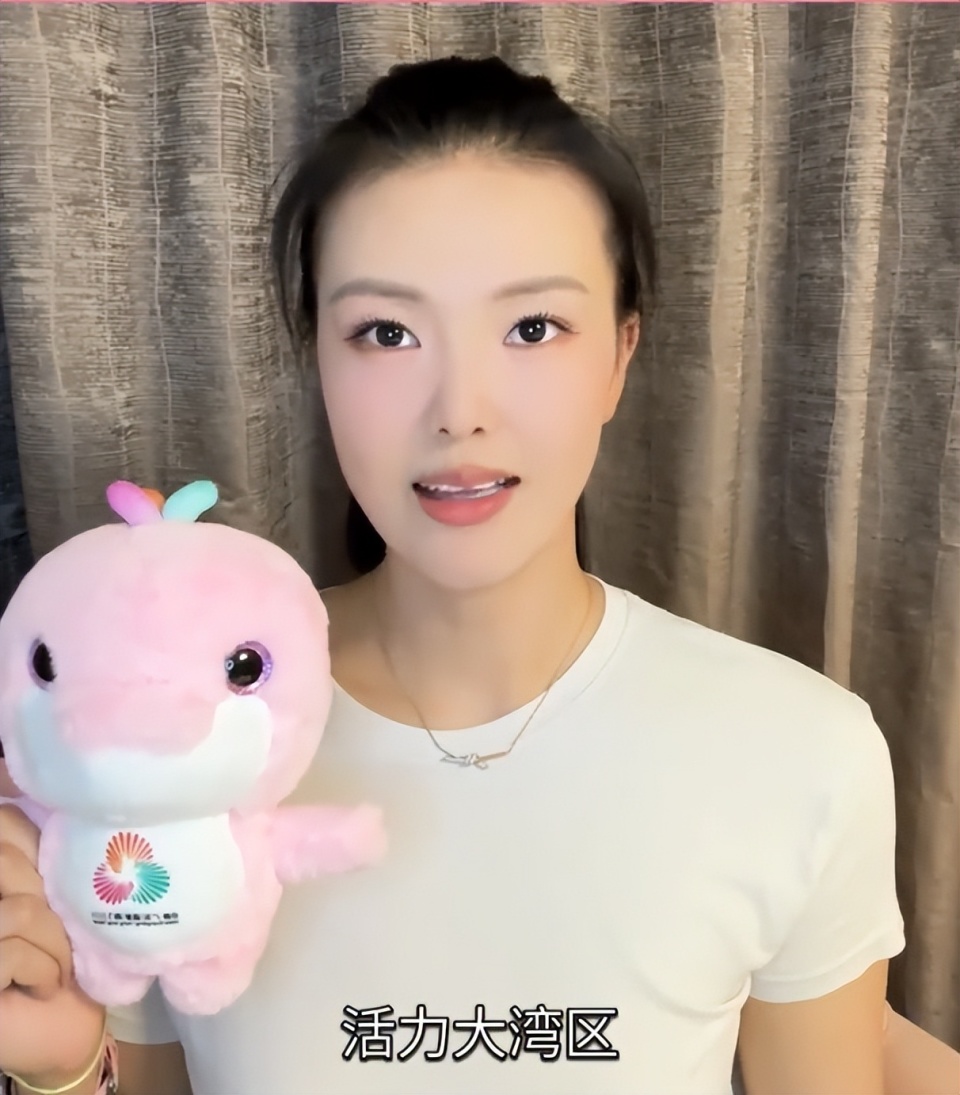 奥运冠军张常宁久违亮相，获三重身份加持，东京退隐谜团浮出水面_腾讯新闻