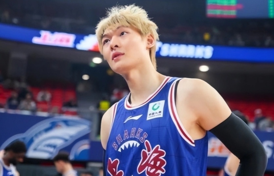 上海男篮17分大胜江苏王哲林1976培根27分崔晓龙176