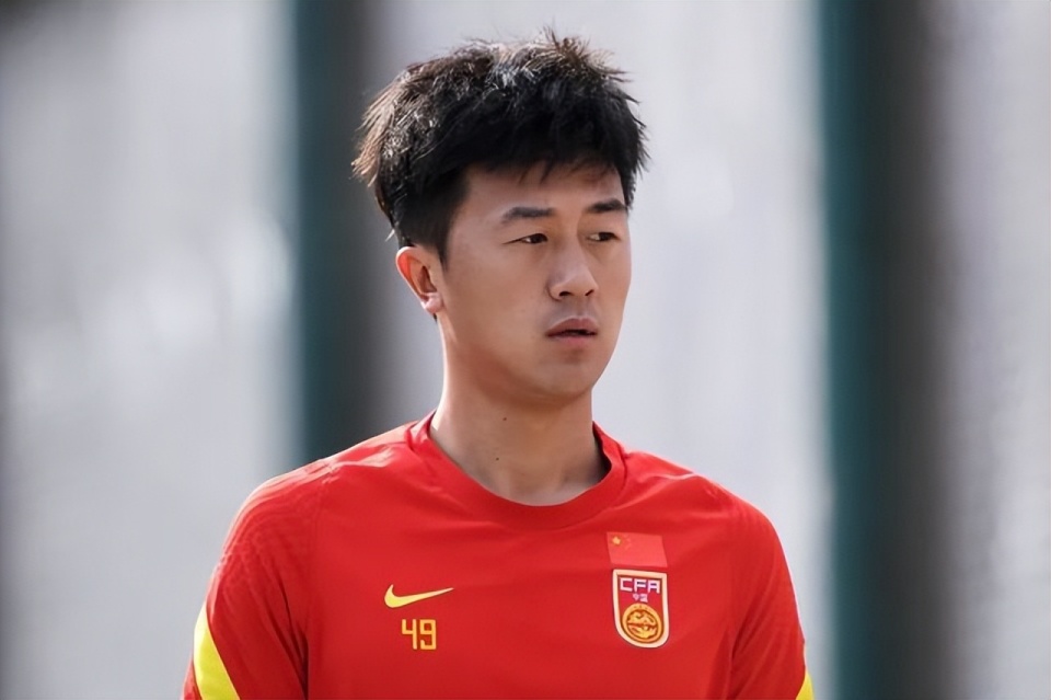 刘洋的失误有多低级?看不懂足球,也能看懂大雷的眼神,已经麻了_腾讯新