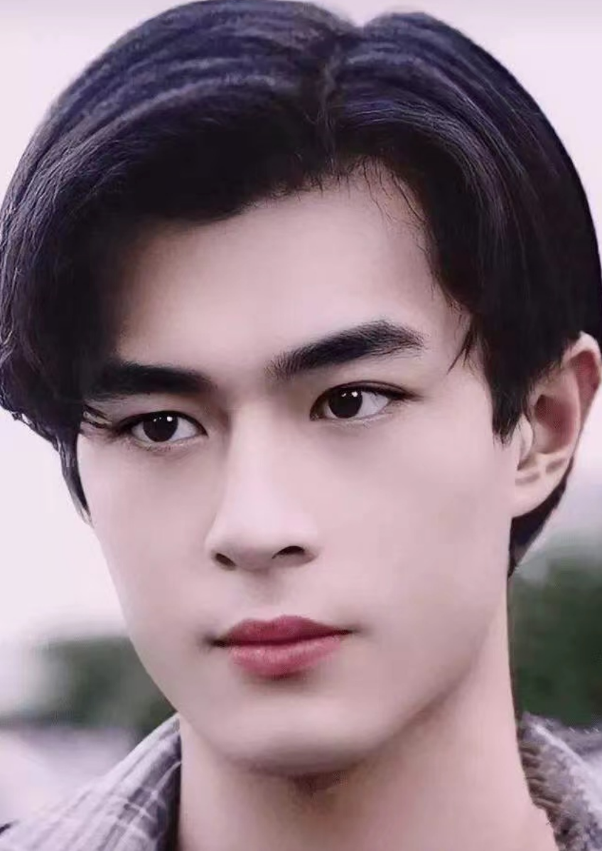 53岁古天乐当老板为年轻女演员站台,嘴唇变薄颧骨增突显出年纪