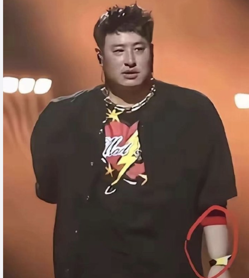 43岁潘玮柏「发胖」到200斤,从帅哥变成了油腻大叔