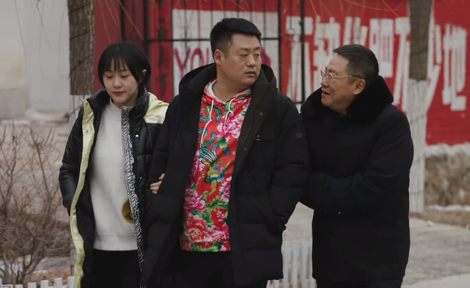 乡村爱情16:王小蒙发福长痘,杜小双撞脸白清明,3人撑