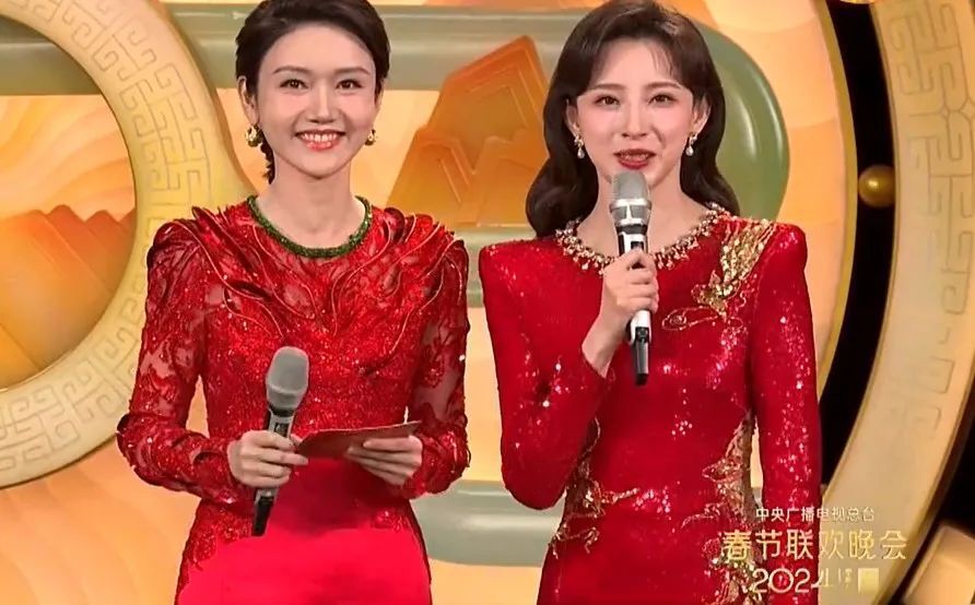 2024春晚主持团马凡舒3套华服让人惊艳龙洋富贵撒贝宁好接地气