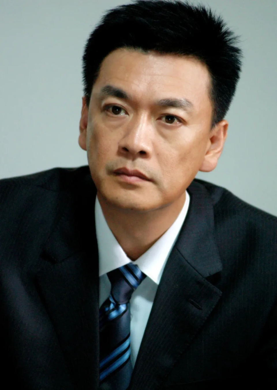 《城中之城》章申:星二代出身,曾退圈十年开公司,62岁有个帅儿子