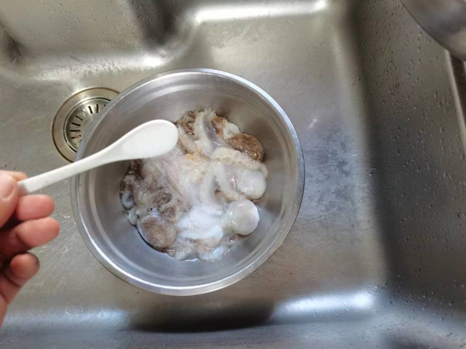 山东一家三口的晚餐,在朋友圈火了,网友:吃不起,家里没矿_腾讯新闻