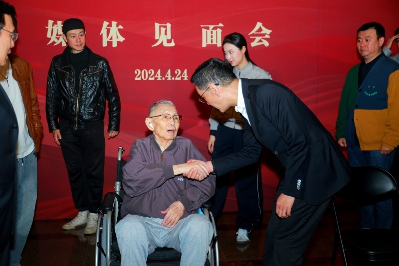 凝聚北京人艺两代院长心血的《永定门里》五一登台