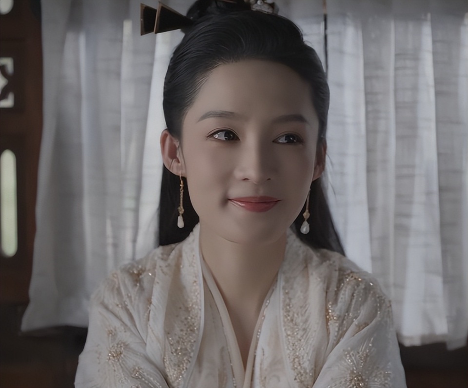 38岁辛芷蕾对比33岁李沁,老天赏饭吃与科班演技,差距一目了然