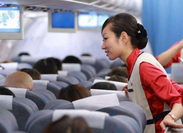 空姐在飞机上推销商品长达40分钟这件事怎么看