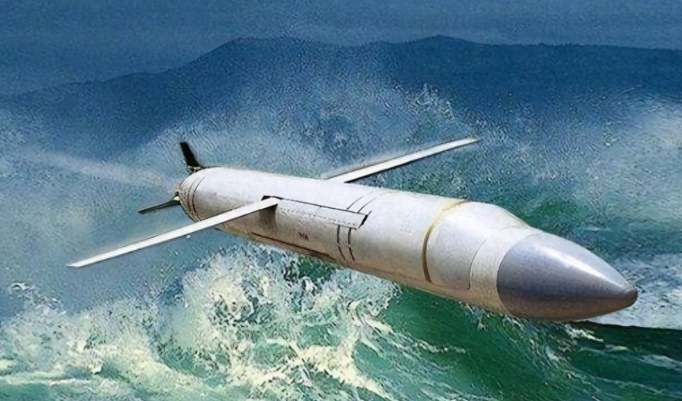 中国军工研制首款跨介质导弹,上天入海无所不能,它有多强_腾讯新闻