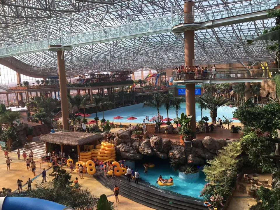 有东北最大的室内水上乐园御汤泉世界第一大玉佛玉佛苑鞍山是一座