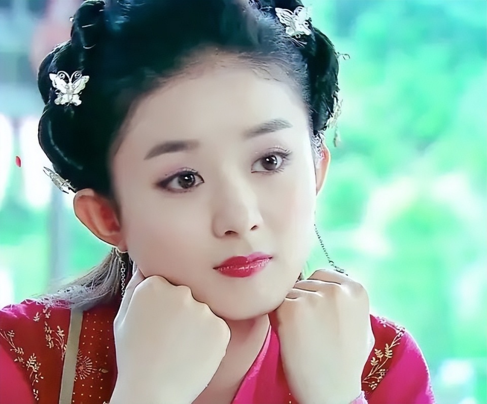 看到张艺谋夸奖赵丽颖,才明白不随大流的她为什么能拍一部火一部_腾讯