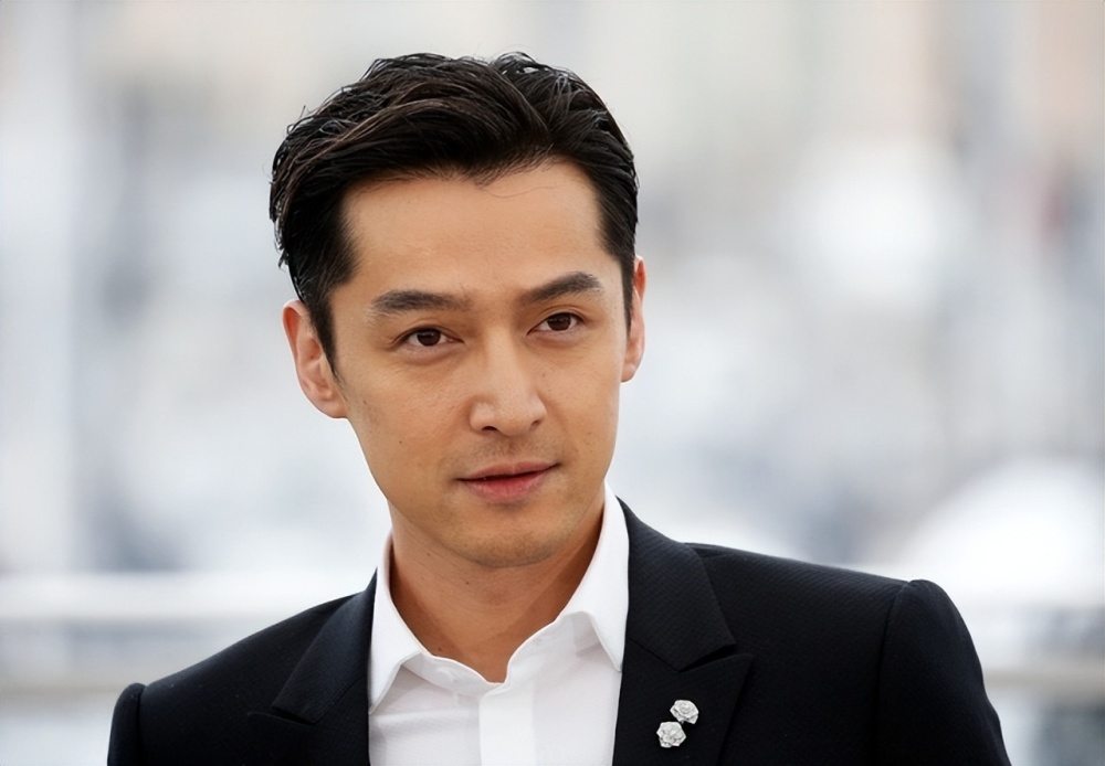 胡歌老婆身份被扒,女方未婚先孕,是胡歌执行经纪,曾被粉丝辱骂_腾讯