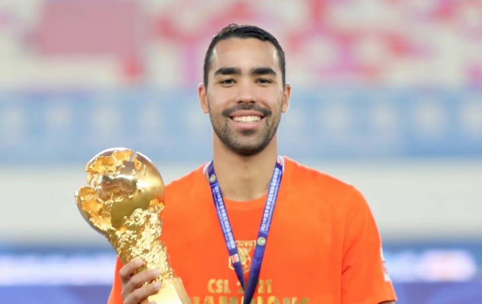 德尔加多续约1年,踢亚冠算外援,泰山队新双塔全进球,帕托变神锋_腾讯