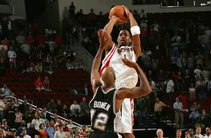 麦迪35秒13分绝杀马刺的比赛里,当时姚明表现如何?一点不输邓肯